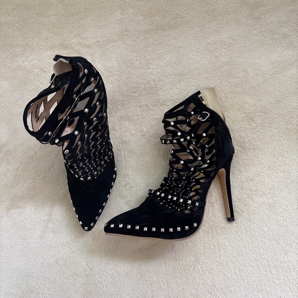Black ancle boots